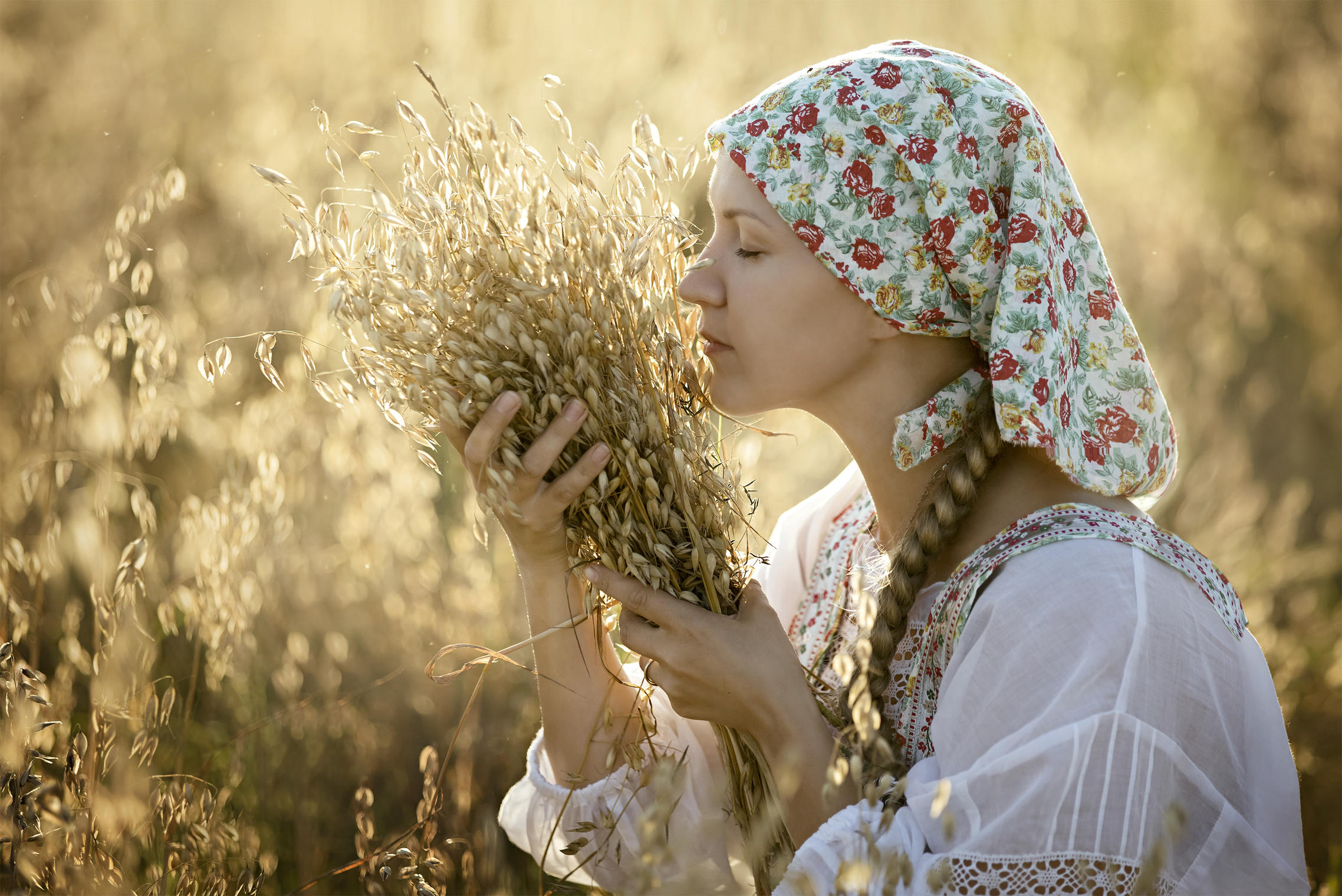 Photo Women in Slavic costumes in Bogor