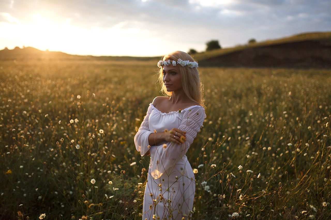 Girls in Slavic costumes in Bogor