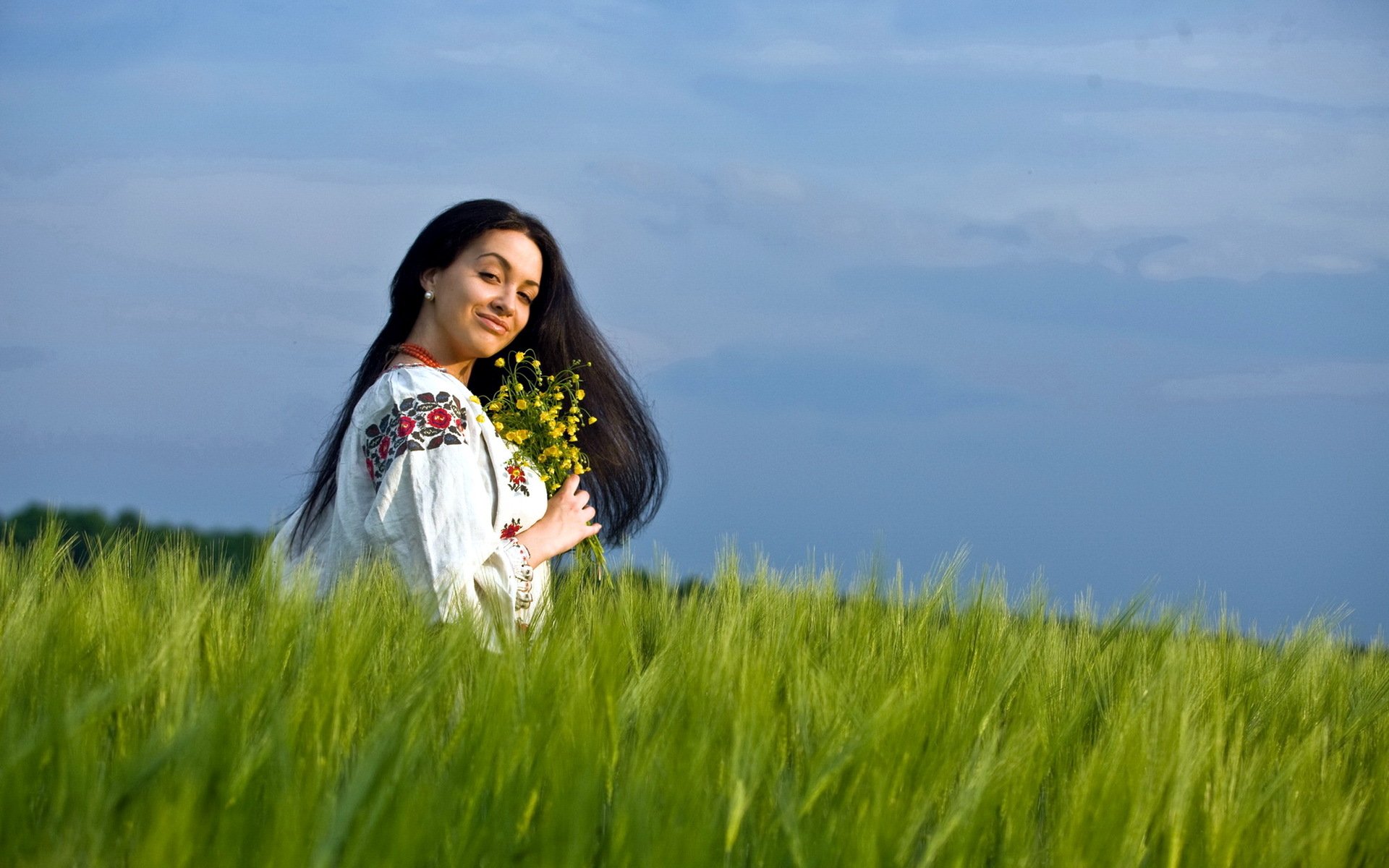 Girls in Slavic costumes in Bogor