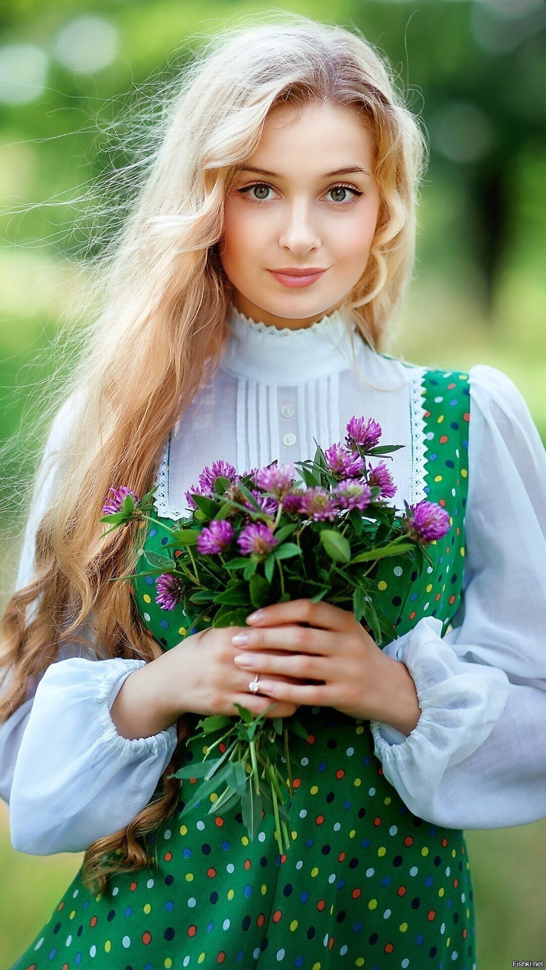Girls in Slavic costumes in Bogor