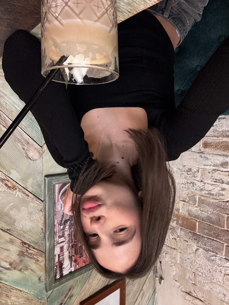 Fresh photos, fresh mood — Tina online in Bogor